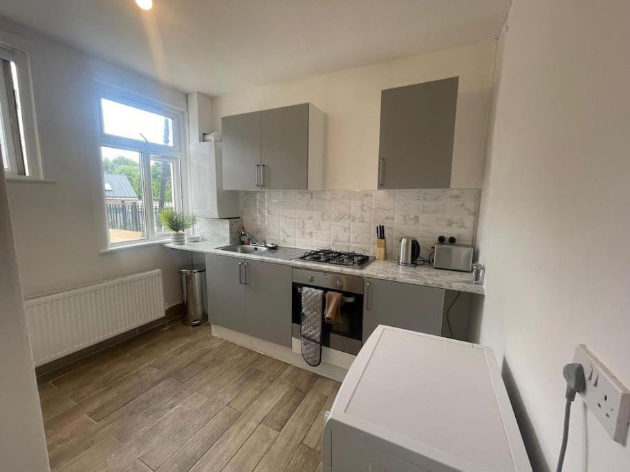 Cosy 2 Bed In Tower Bridge Road * Londres